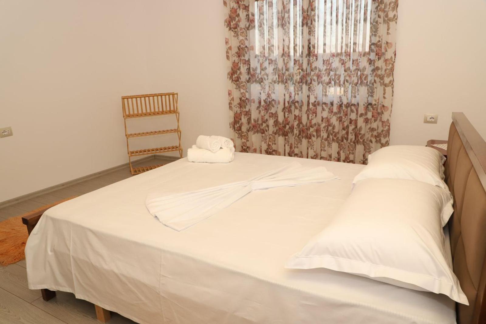 Georgemishel Guest House Berat Buitenkant foto