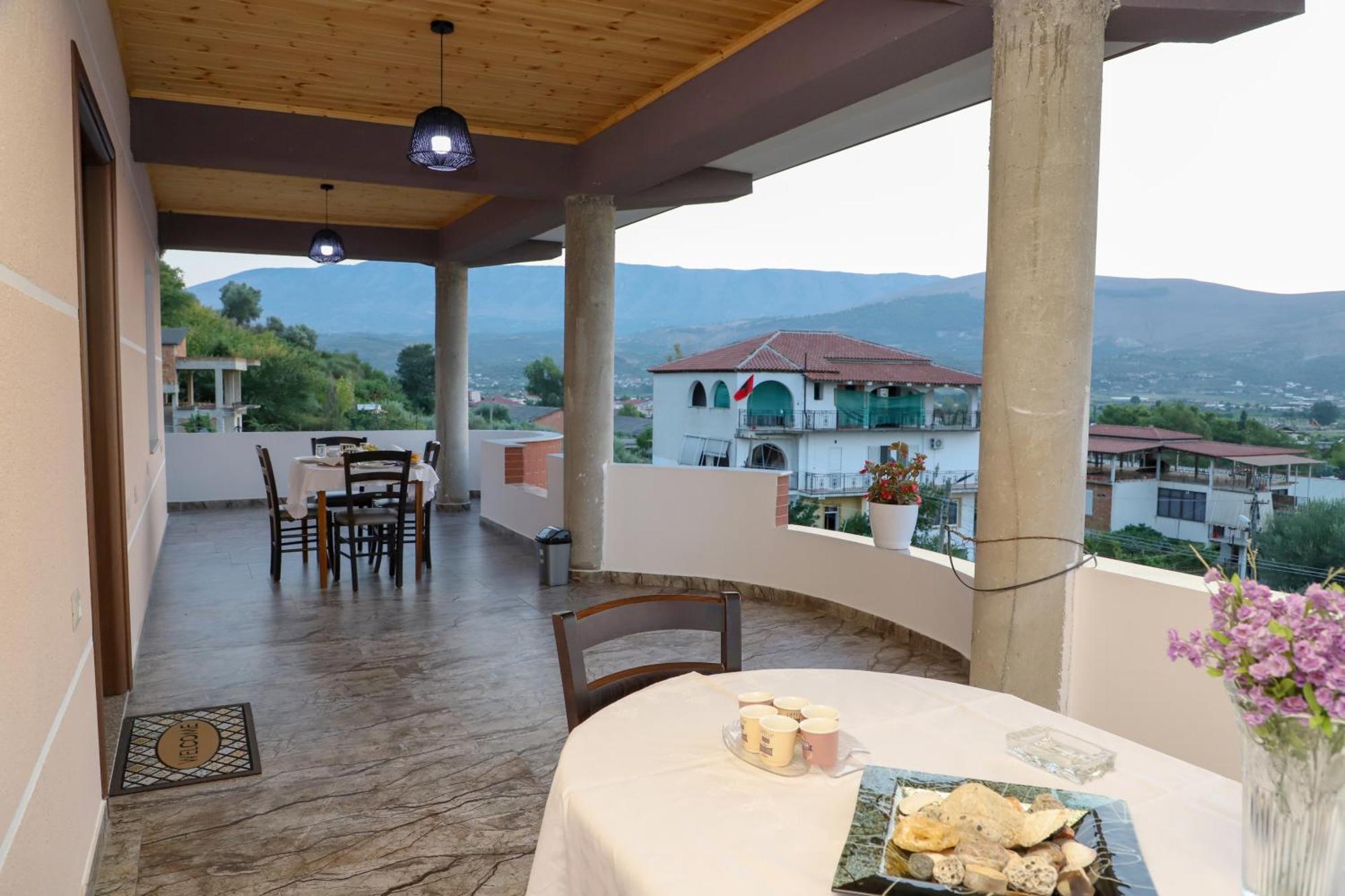 Georgemishel Guest House Berat Buitenkant foto