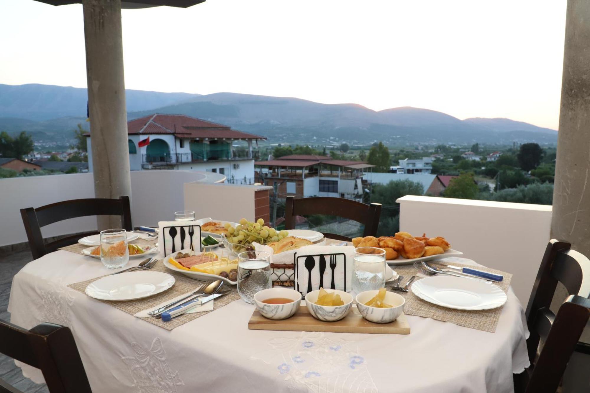 Georgemishel Guest House Berat Buitenkant foto
