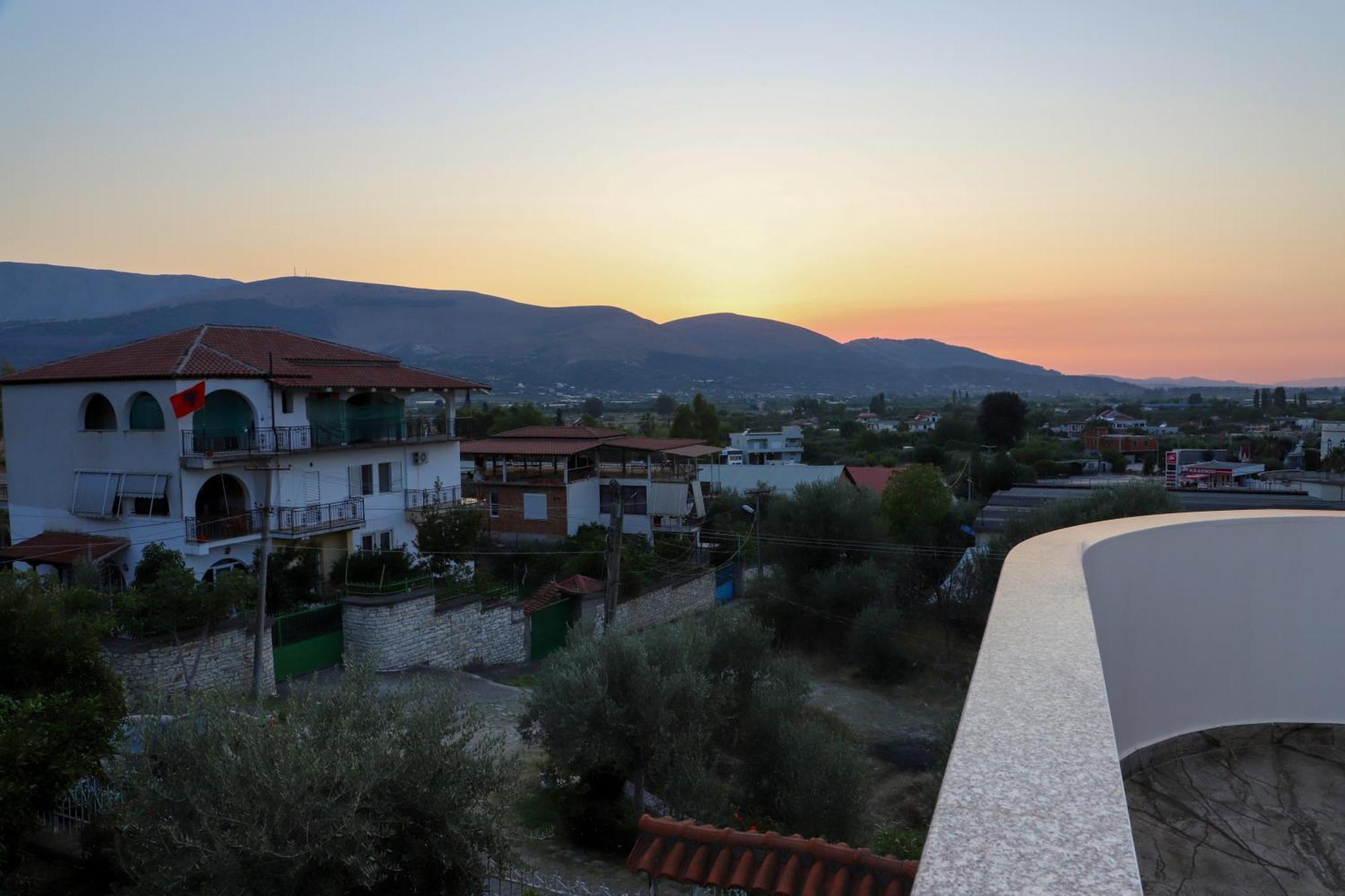Georgemishel Guest House Berat Buitenkant foto