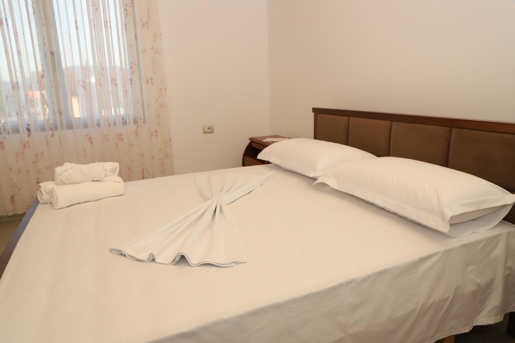 Georgemishel Guest House Berat Buitenkant foto