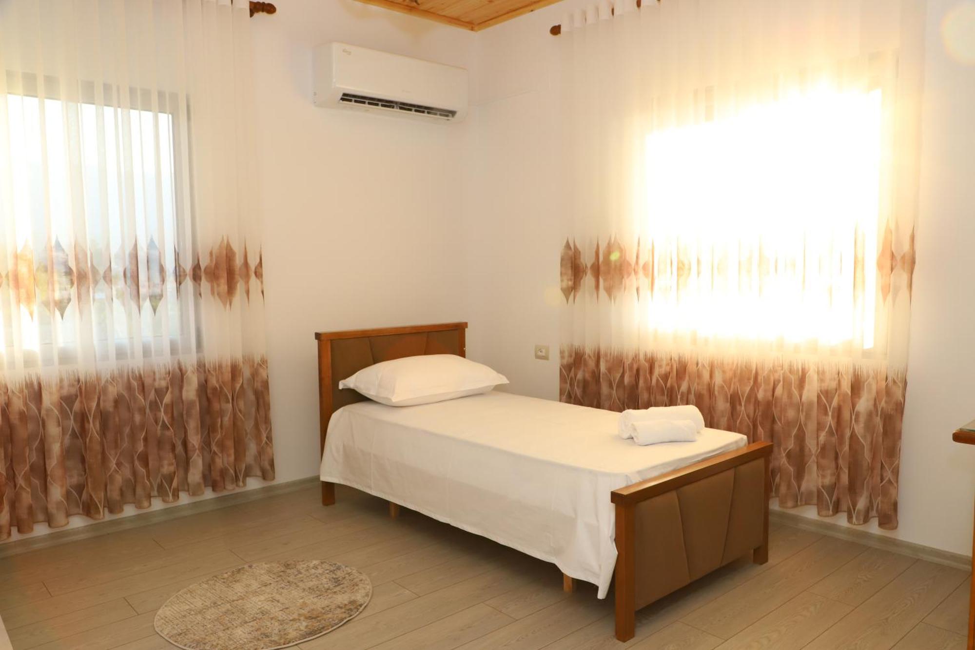 Georgemishel Guest House Berat Buitenkant foto