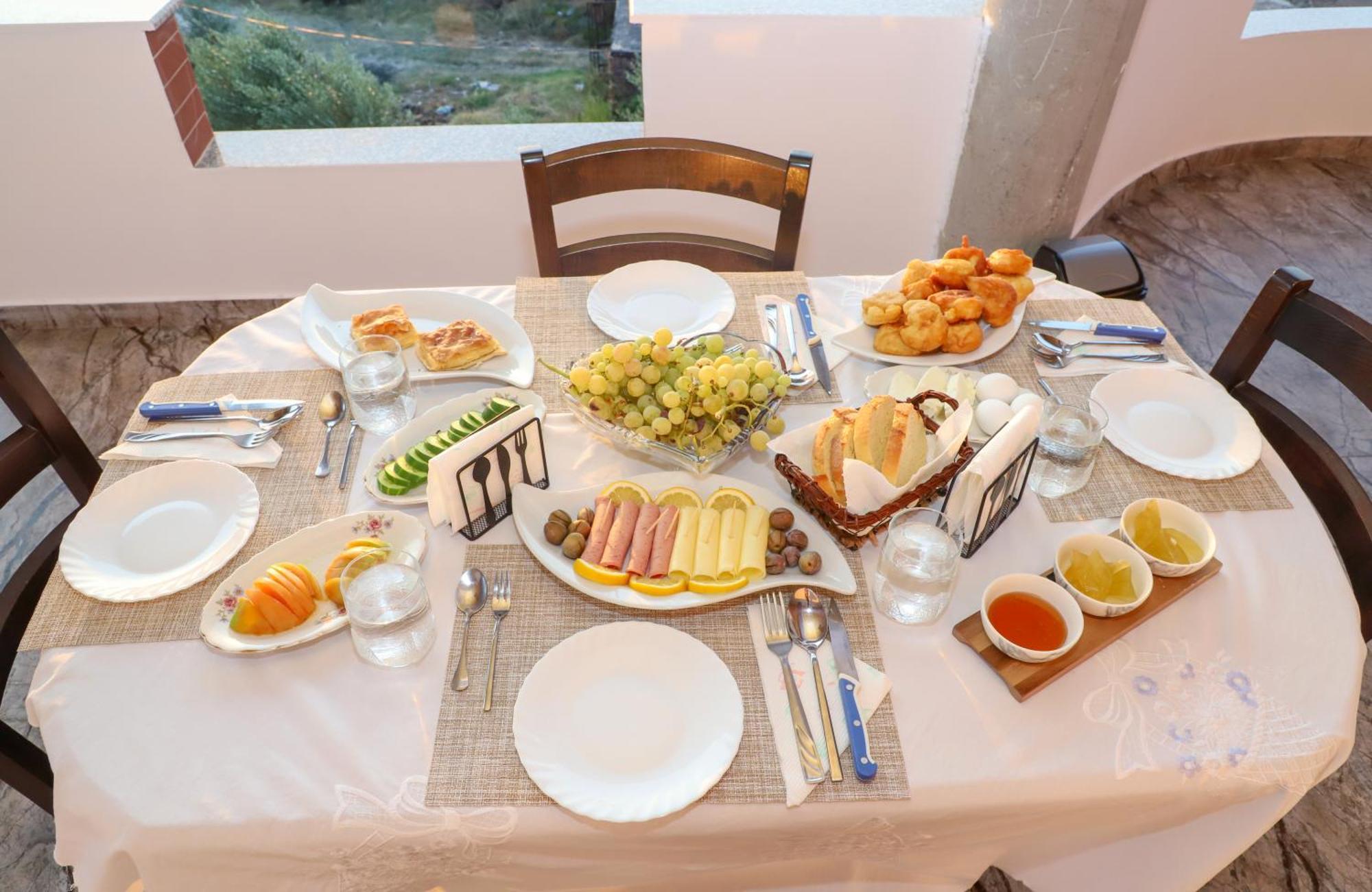 Georgemishel Guest House Berat Buitenkant foto