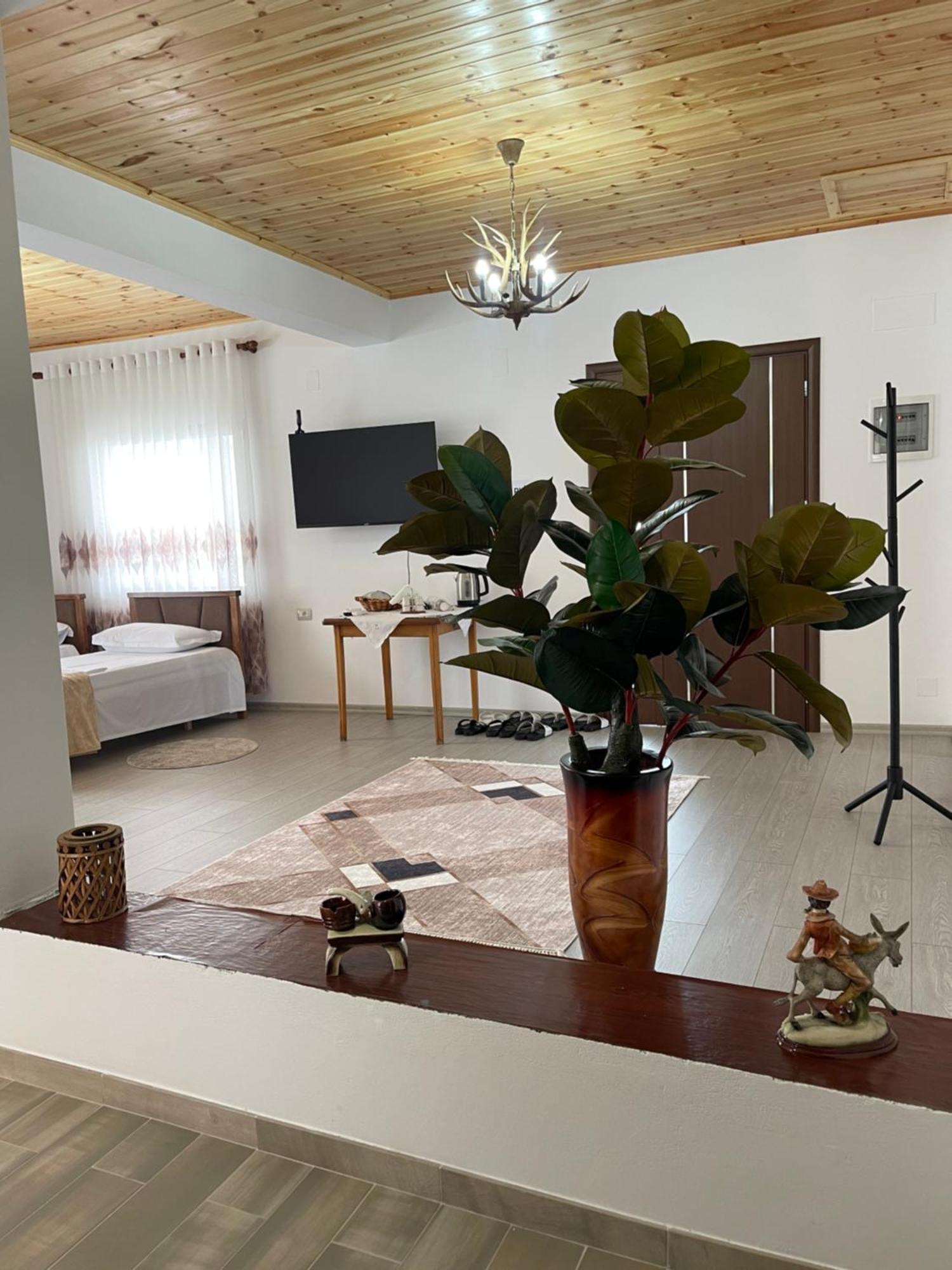 Georgemishel Guest House Berat Buitenkant foto