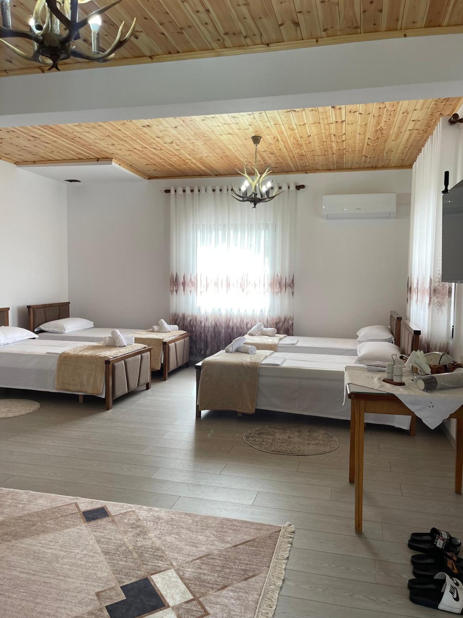 Georgemishel Guest House Berat Buitenkant foto