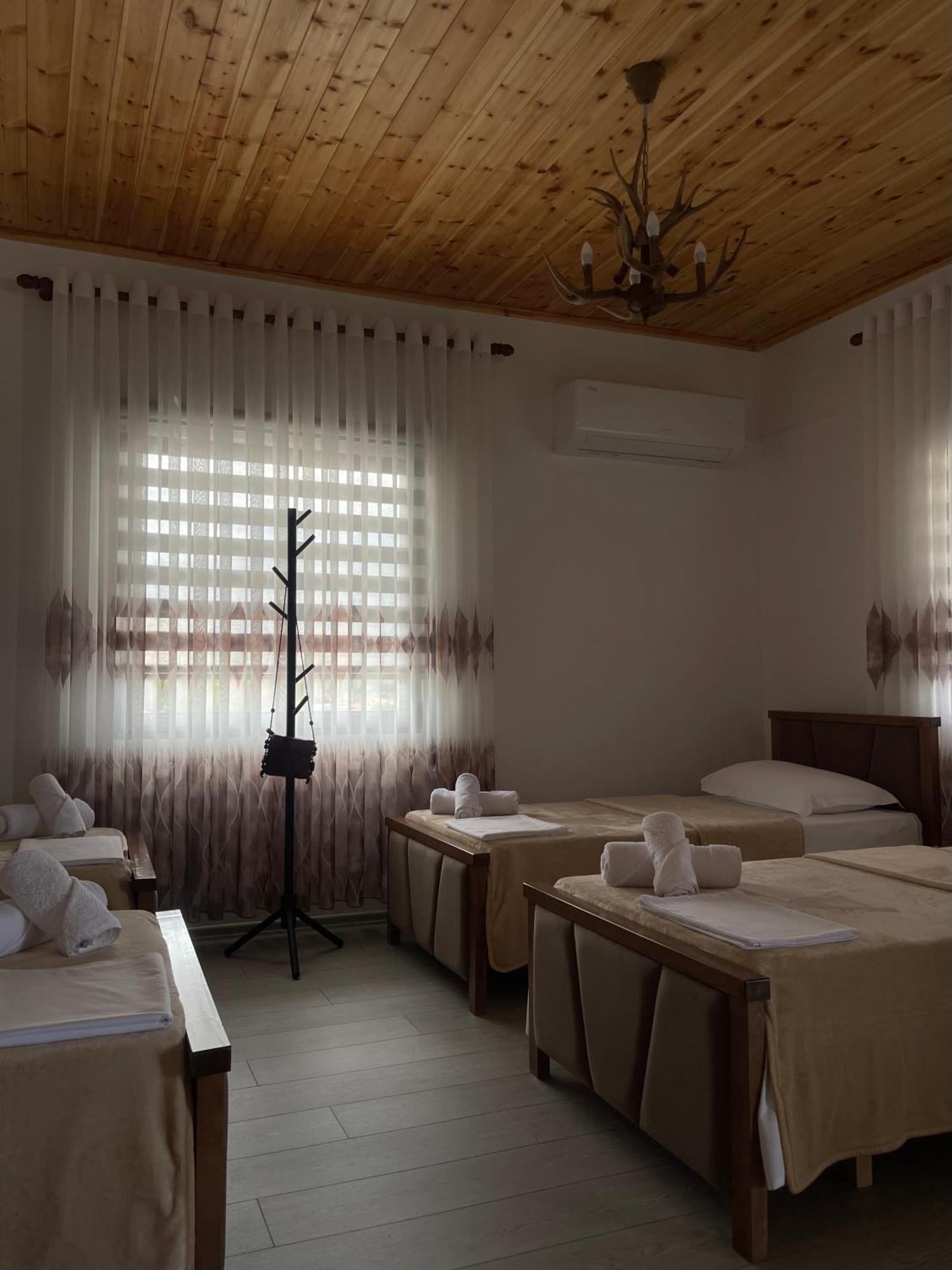 Georgemishel Guest House Berat Buitenkant foto