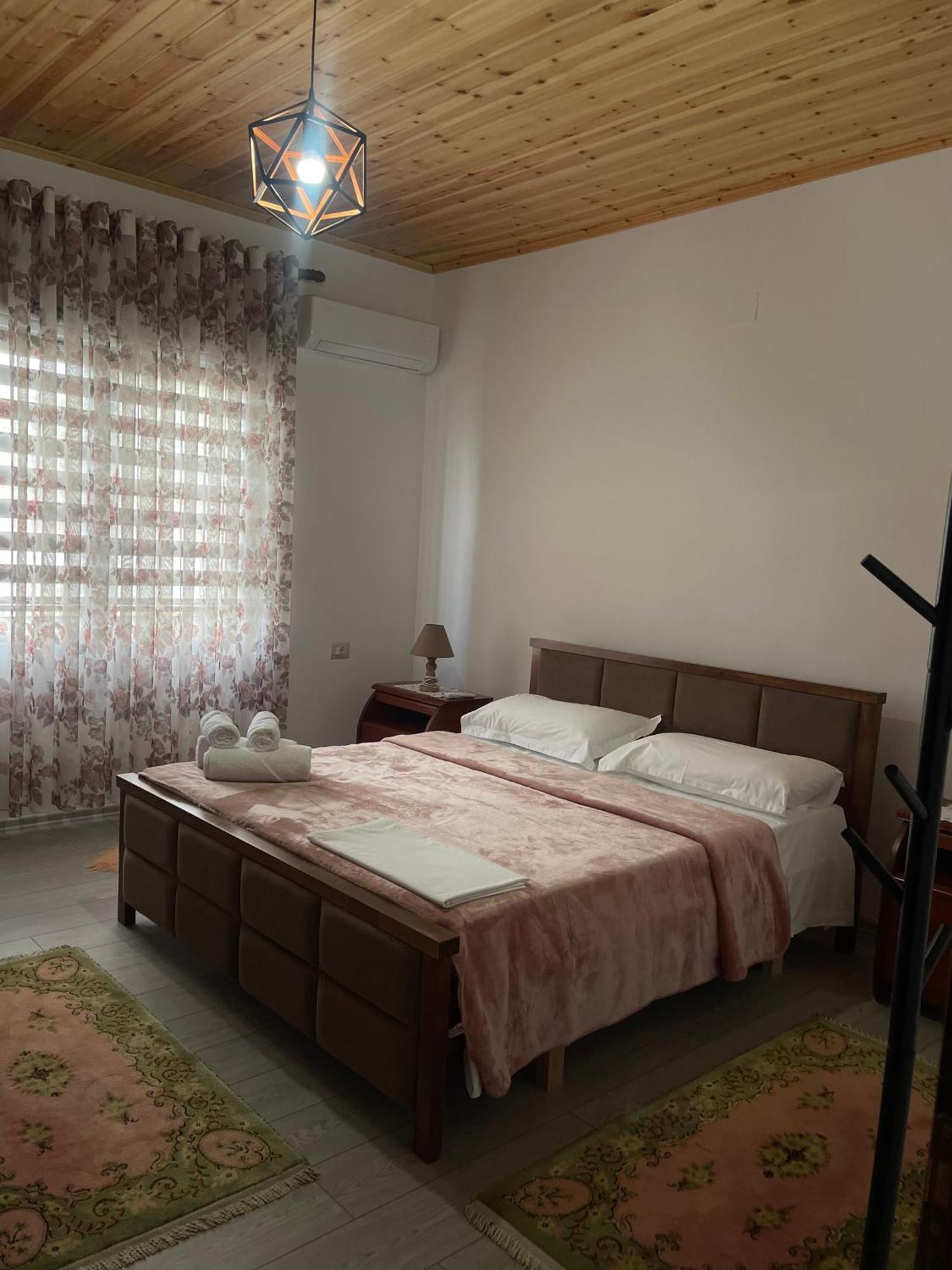 Georgemishel Guest House Berat Buitenkant foto